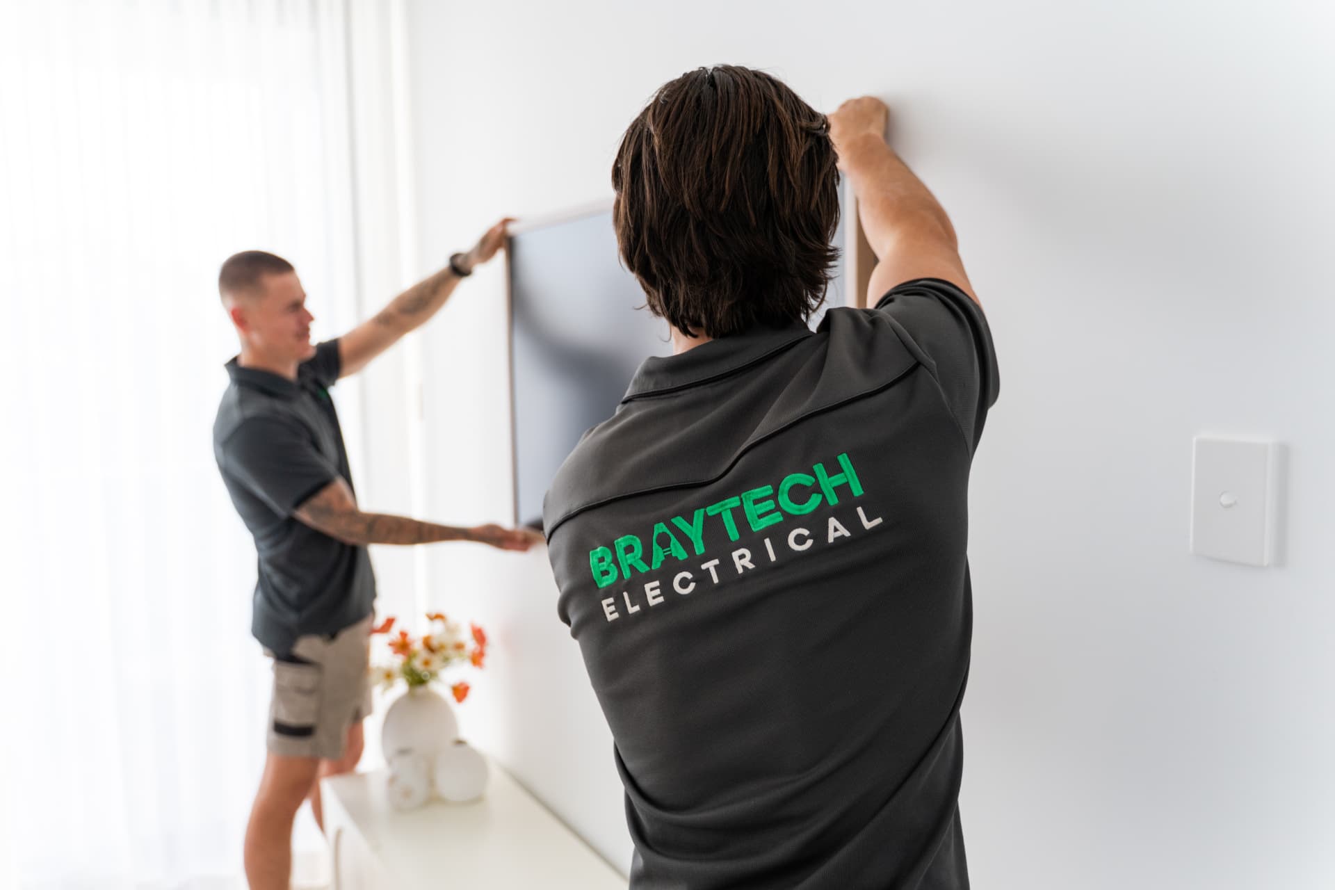 Braytech team mounting a TV inside a Sutherland Shire home